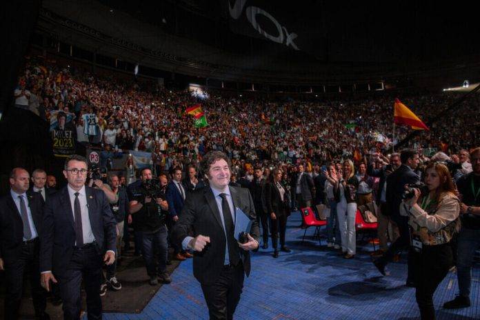 FOTOGRAFÍA. MADRID (REINO DE ESPAÑA, 19 DE MAYO DE 2024. Milei a Sánchez: "Yo fui el agredido; no le voy a pedir disculpas". La Resistencia internacional y el patriotismo internacional destruyen el socialismo en Madrid ante más de 10.800 partidarios de su última jornada de Asamblea "Europa Viva 24", que ha organizado do Vox, con protagonistas: Abascal, Javier Gerardo Milei (en la imagen), Meloni, Le Pen, José Antonio Ortega Lara, Roger Severino, Matt y Mercedes Schlapp, José Antonio Kast, Andrés Ventura, Buxadé, Amichai Chikli, Víktor Orbán y Mateusz Morawiecki, en el Palacio de Vistalegre de la Comunidad de Madrid. Lasvocesdelpueblo (Ñ Pueblo)