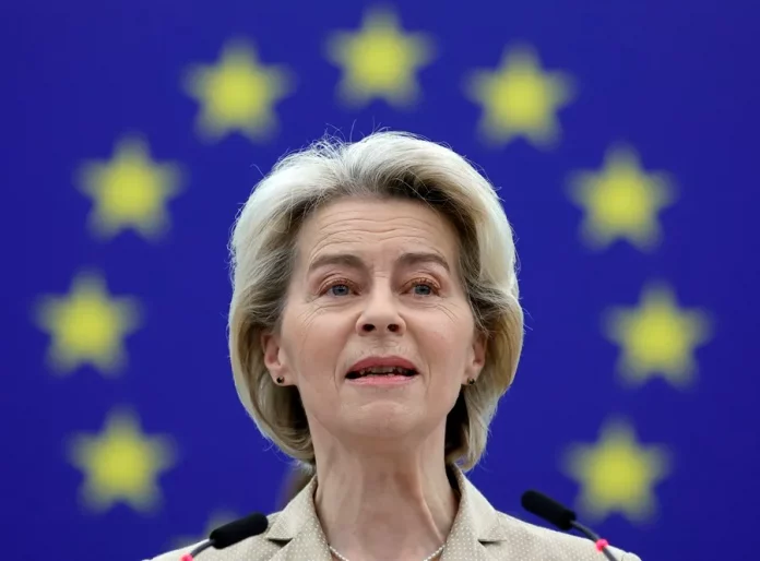 FOTOGRAFÍA. ESTRASBURGO (FRANCIA), ENERO DE 2024. Sí a Europa y no a Von der Leyen. La presidente de la Comisión Europea y política derechista cobarde alemana, Ursula Gertrud von der Leyen (Ursula Gertrud Albrecht), durante un debate en el Parlamento de la Unión Europea (UE), en Estrasburgo (Francia), este mes de enero de 2024. BERLIN (ALEMANIA), 19 DE FEBRERO DE 2024. la progresista derechista cobarde, socia del sanchismo en España y de la derechista cobarde española Partido popular (PP) del nacionalista gallego Alberto Núñez Feijóo, Ursula Gertrud von der Leyen (Ursula Gertrud Albrecht), ha sido nominada por su partido de la derechista cobarde alemana "Unión Cristianodemócrata (CDU)", candidata a un segundo mandato de cinco años al frente del Ejecutivo comunitario cuando para esta vez parece que su etapa frente al Gobierno de la UE (Comisión Europea) va a acabar en las urnas del 9J si las encuestas aciertan: el PSOE europeo pierde la segunda plaza que ocuparía a partir de ahora la alianza del patriotismo europeo que integra VOX de Santiago Abascal Conde, Fratelli d'ITalia de Giorgia Meloni, etc., tumbando la actual mayoría absoluta PP-PSOE más las extremas izquierdas y los ultras de los 'VERDES'; una cruzada entre derechista cobardes, zurdos y comunistas antiNaciones europeas que ha estado los últimos años gobernando contra los pueblos europeos, sirviendo intereses ocultos de las élites del Nuevo Orden Mundial: Pacto Verde, Agenda 2030, etc.. Efe