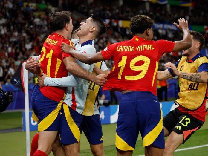 FOTOGRAFÍA. BERLÍN (ALEMANIA), 14 DE JULIO DE 2024. El Reino de España es campeón de Europa 7 de 7.- Los jugadores de la selección española celebran el segundo gol del equipo español durante el encuentro correspondiente a la final de la Eurocopa que disputaron Inglaterra en el Estadio Olímpico de Berlín. Efe